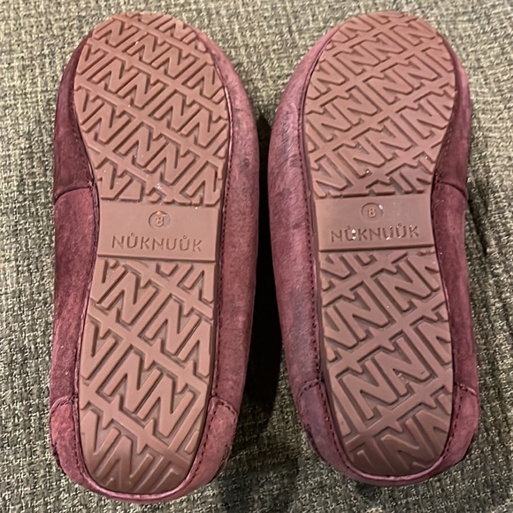 Nuknuuk plum color suede moccasins (sz 8) - Picture 4 of 8